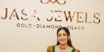 ലൈറ്റ് വെയ്റ്റിലെ പൊന്നിൻ തിളക്കം…