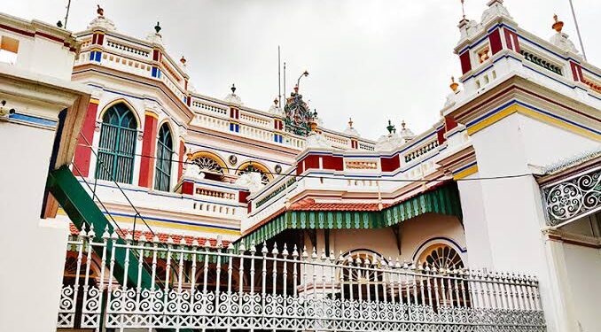 നാട്ടുകോട്ടകളുടെ അകപൊരുളുകളിലൂടെ …